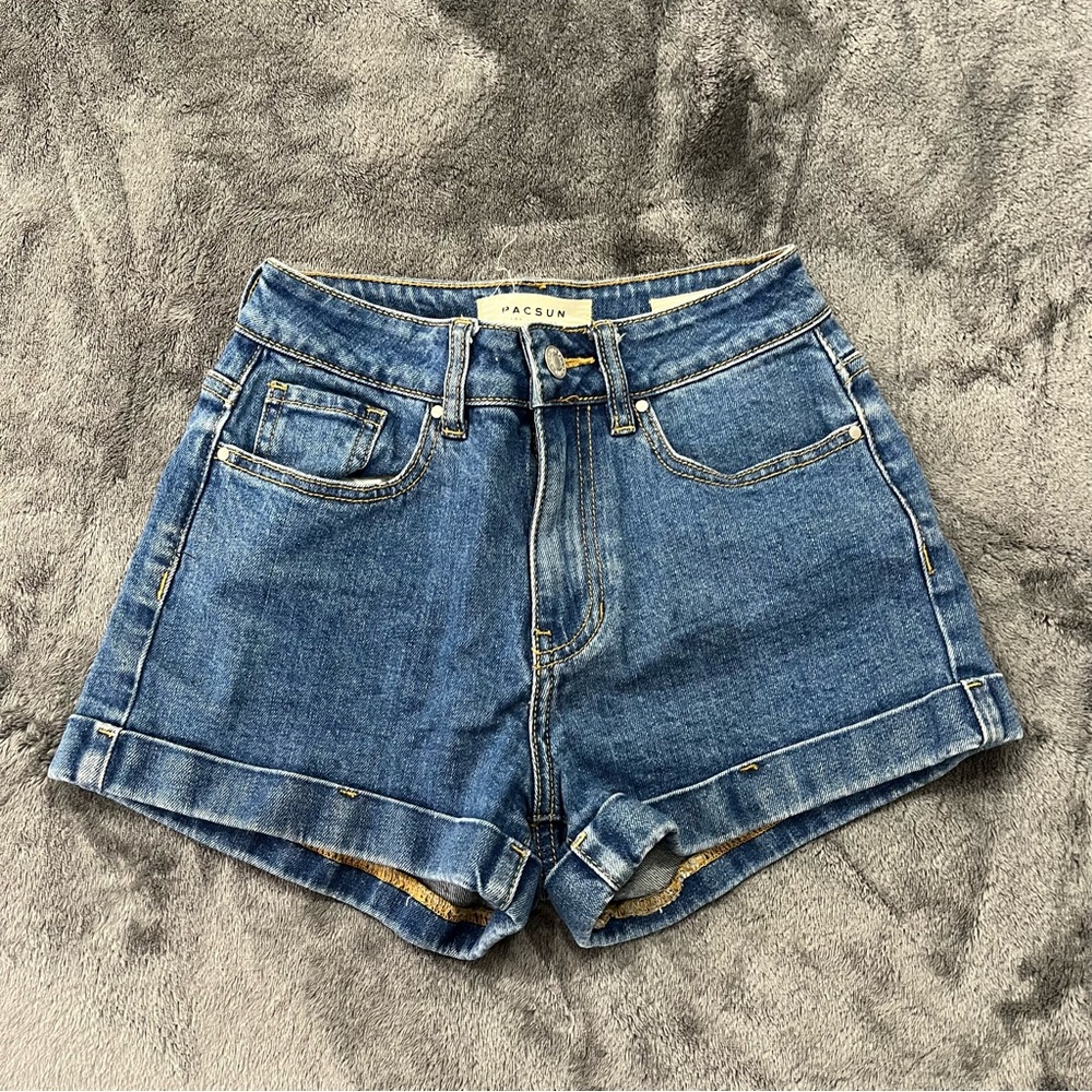 PacSun Mom short size 22